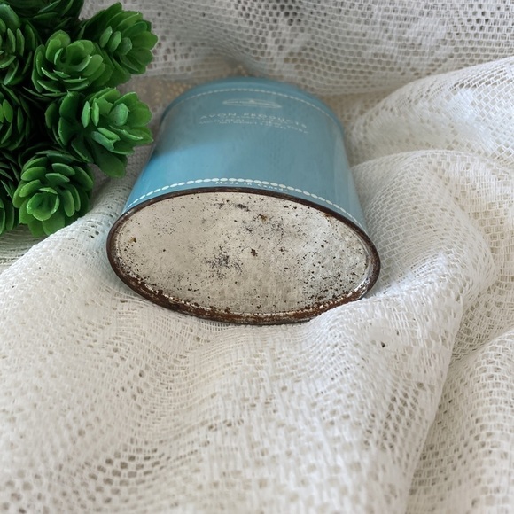 Vintage 1970s Avon Heres My Heart Perfumed Talc Body Powder Tin with some powder - Picture 3 of 6